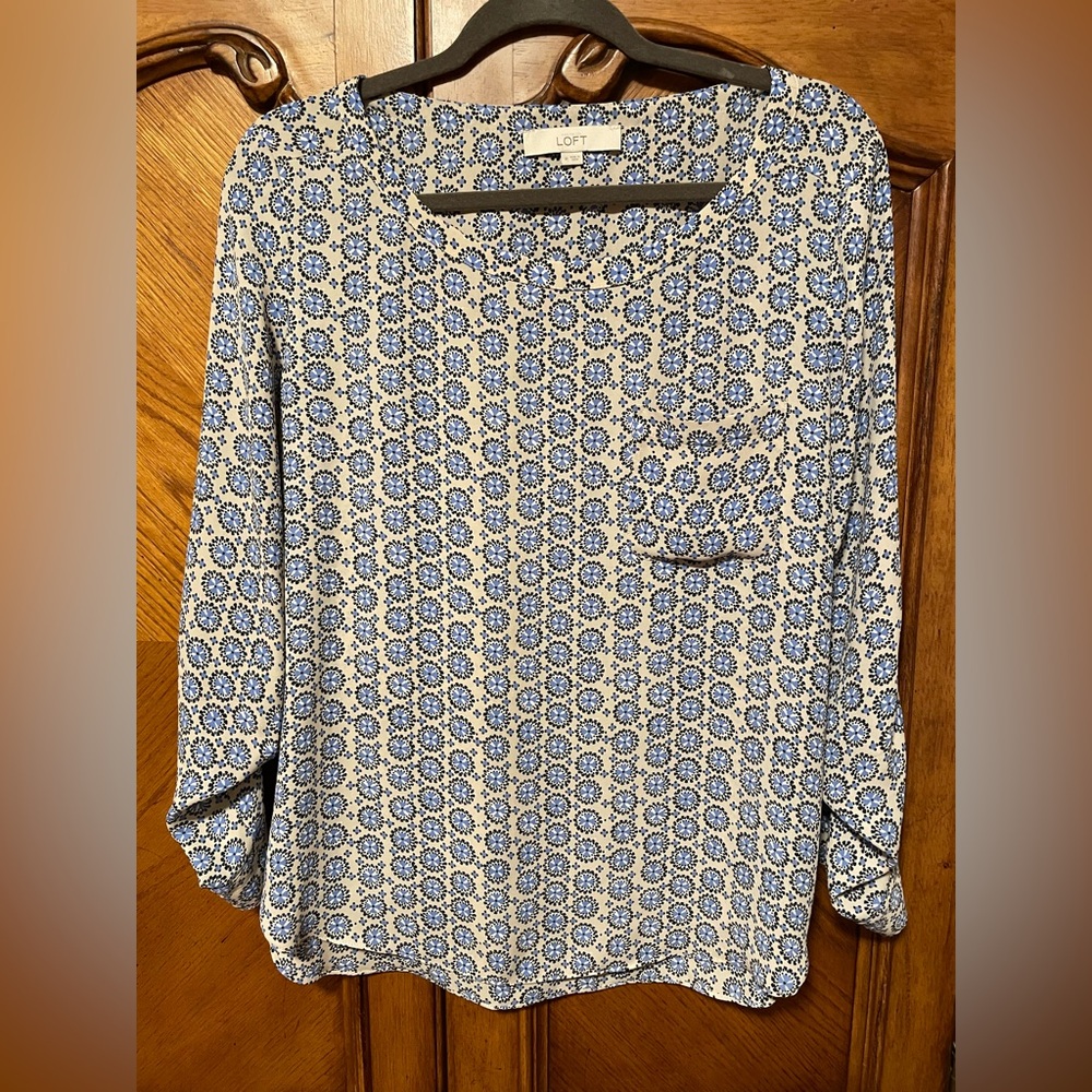 Loft Blouse Long Sleeve Medallion Pattern Women’s Size M Lightweight Pocket